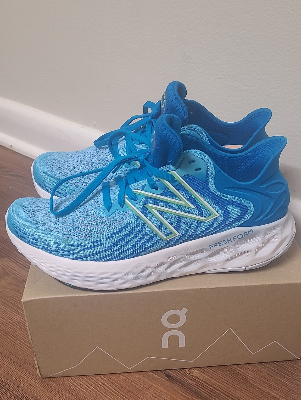 New Balance Women's Running Shoes - Bright Blue with White Midsole